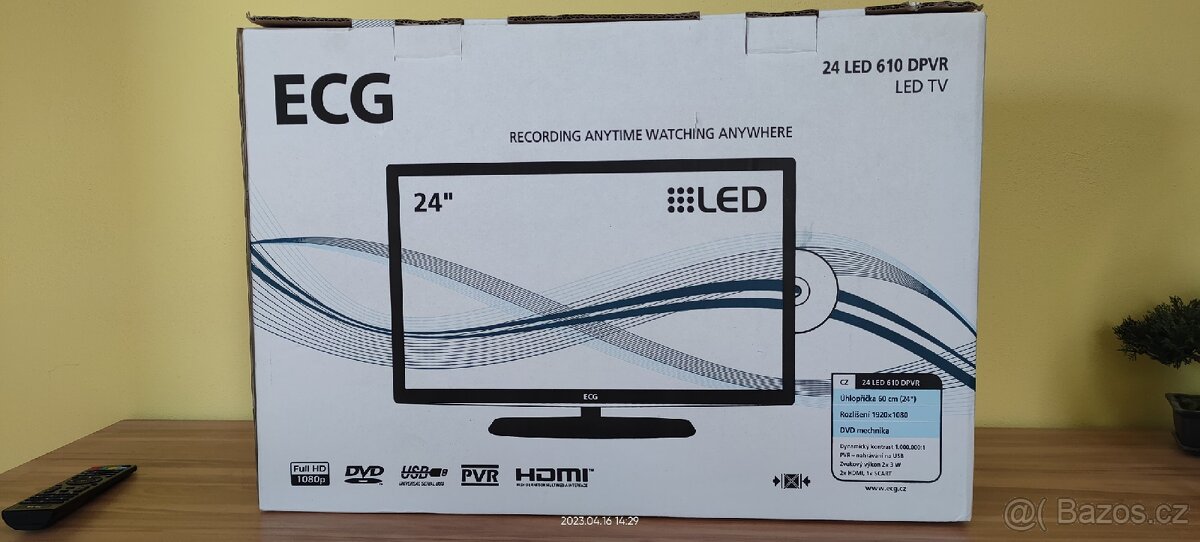 Malá televize s vestavěným přehrávačem DVD