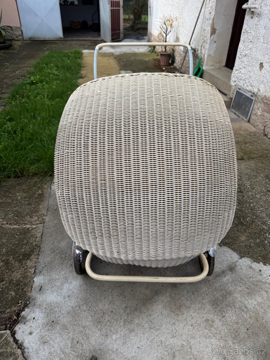 Starožitný kočárek