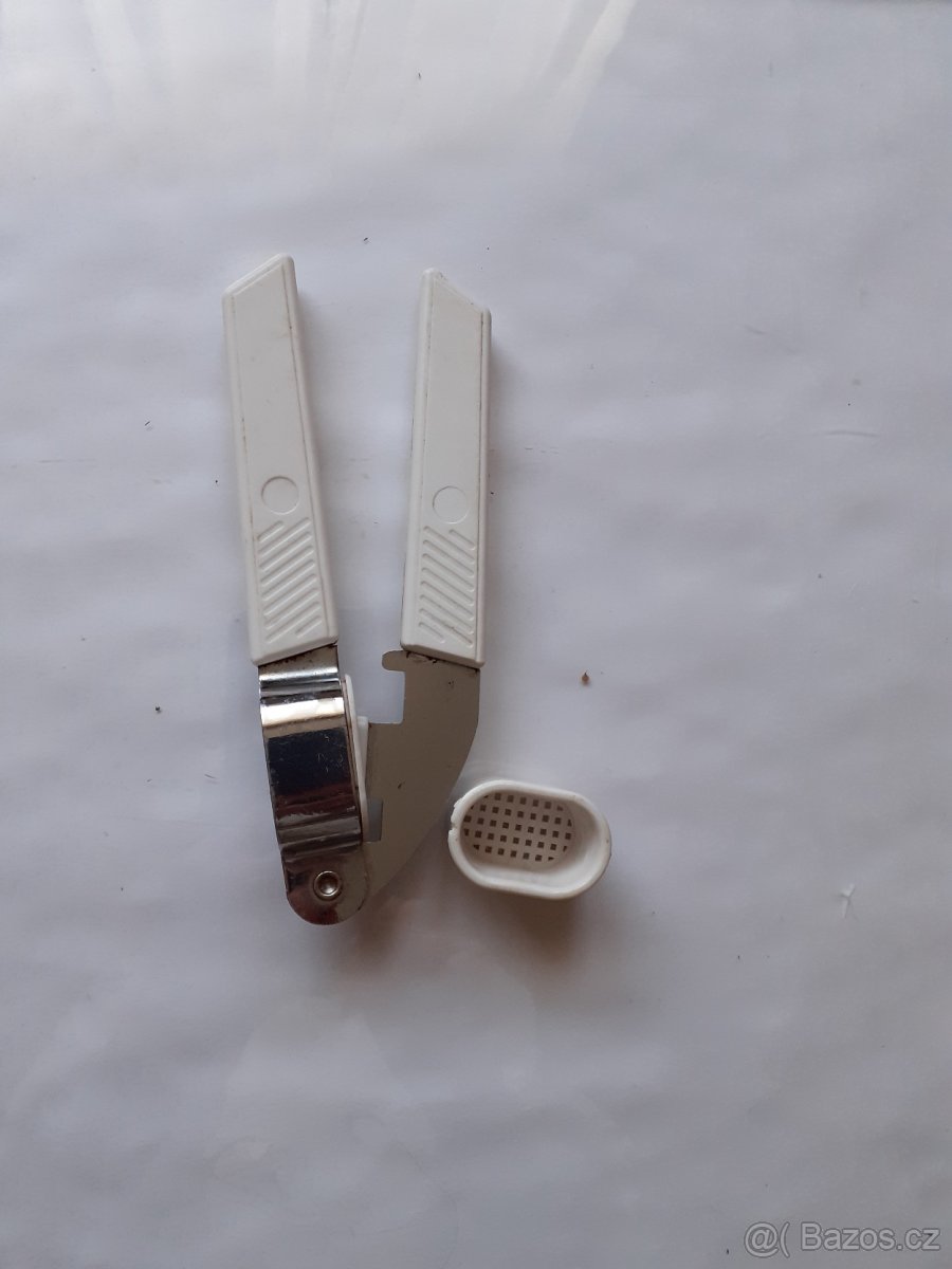 2 lis na cesnek a dortove noze