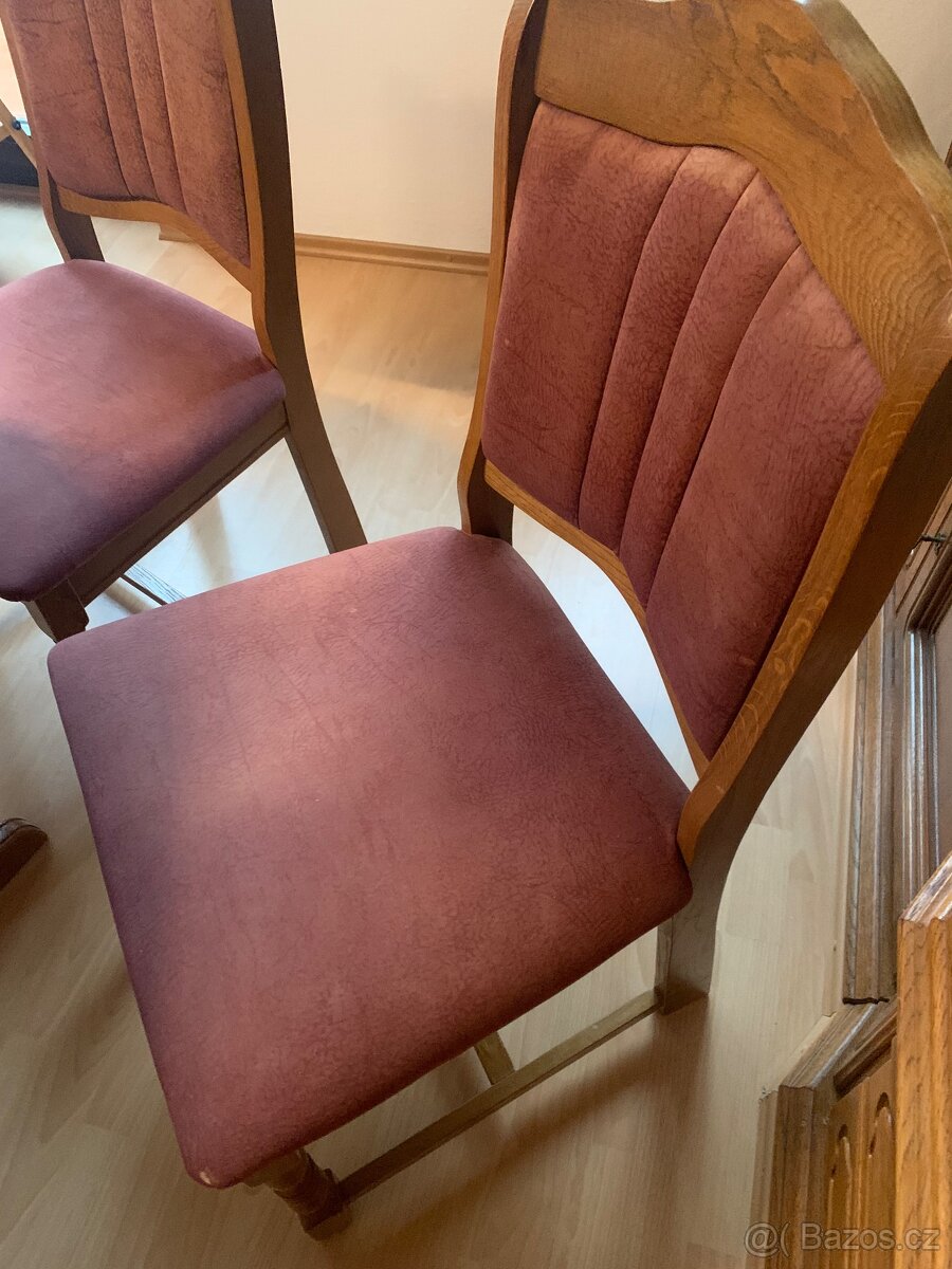 Jídelní stůl a 6 židlí