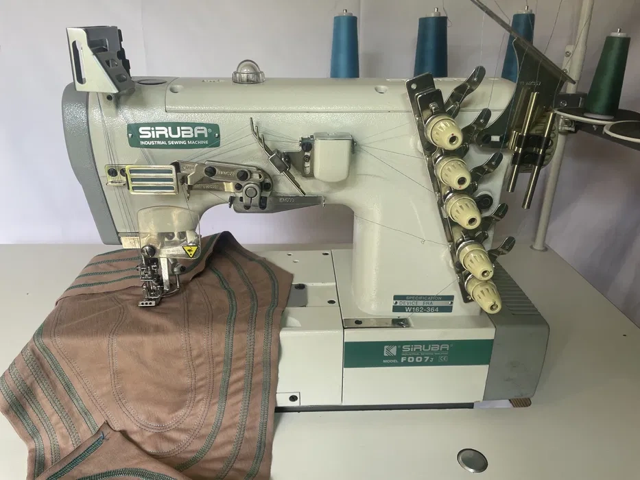 Průmyslový coverlock Siruba F007J