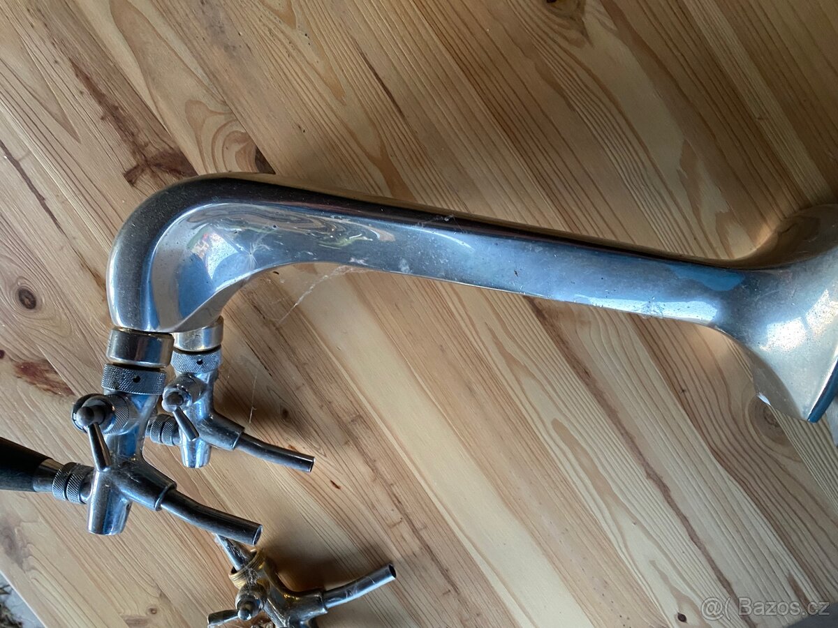 Kovový výčepní stojan ,,cobra,, vč 4kohoutů