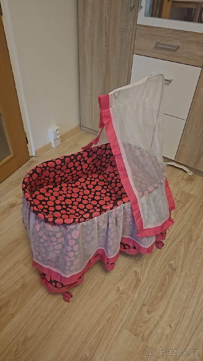 Postýlka pro panenky s nebesy