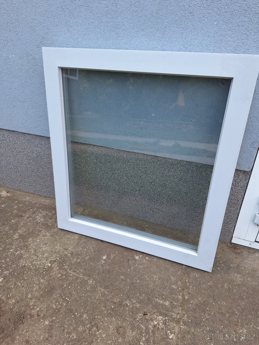 Nové plastové okno 915x840 fix