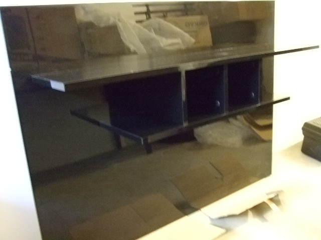 VELKÁ POLICE V KLAVÍRNÍM LAKU