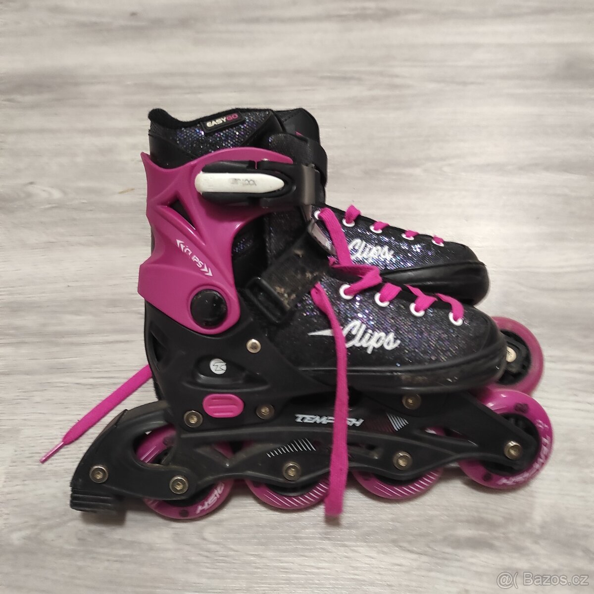 Prodám dívčí in-line brusle.