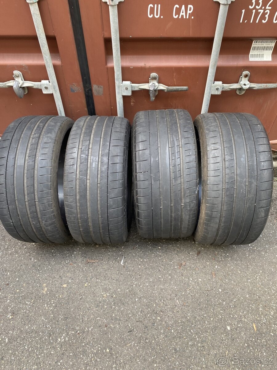 275/35 R19 letni pneu