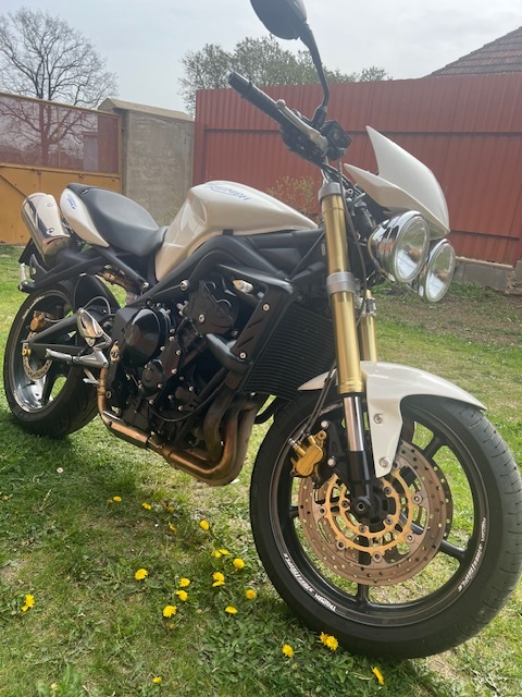 Street Triple