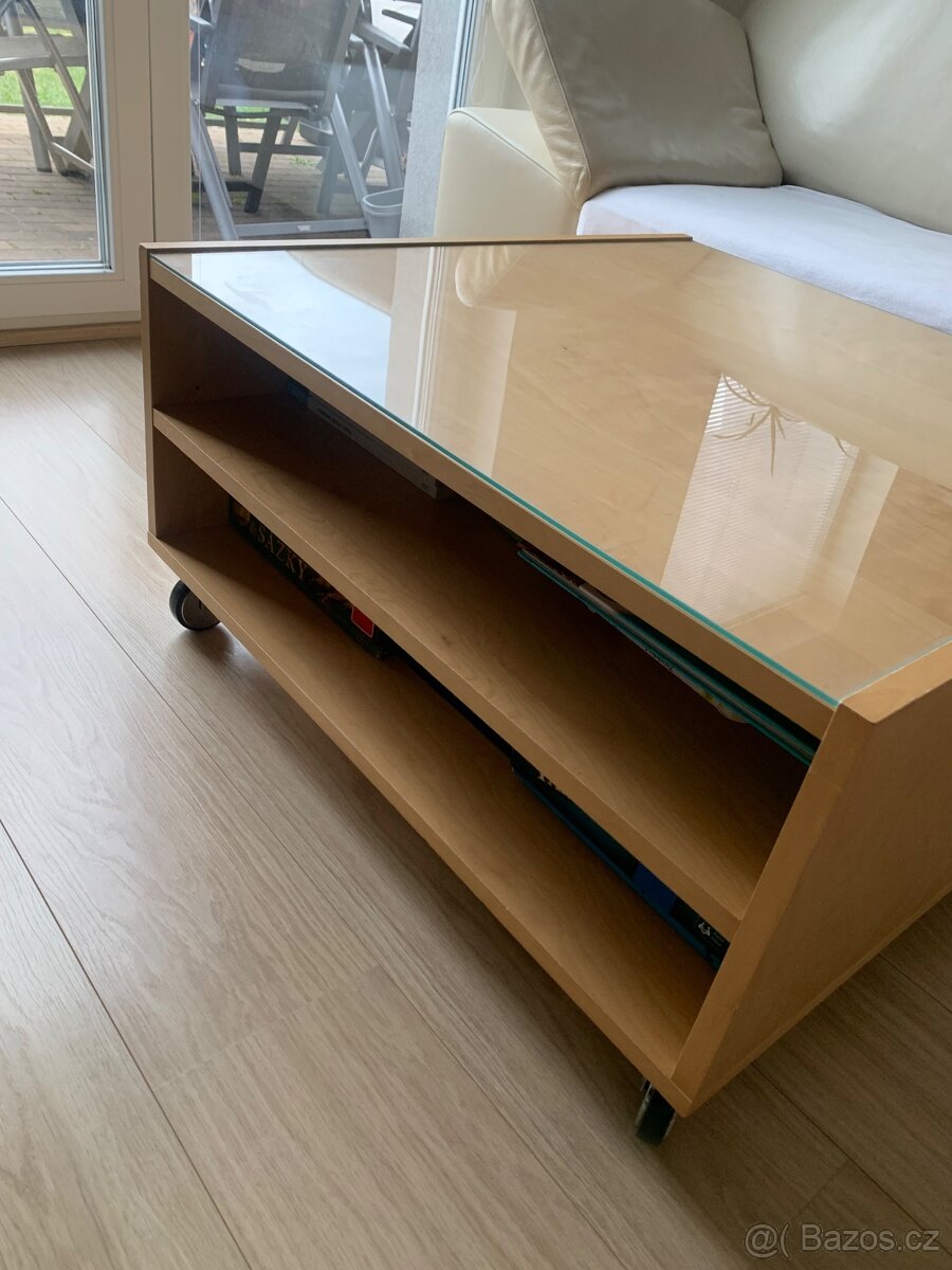 konferenční stolek Ikea- SPĚCHÁ