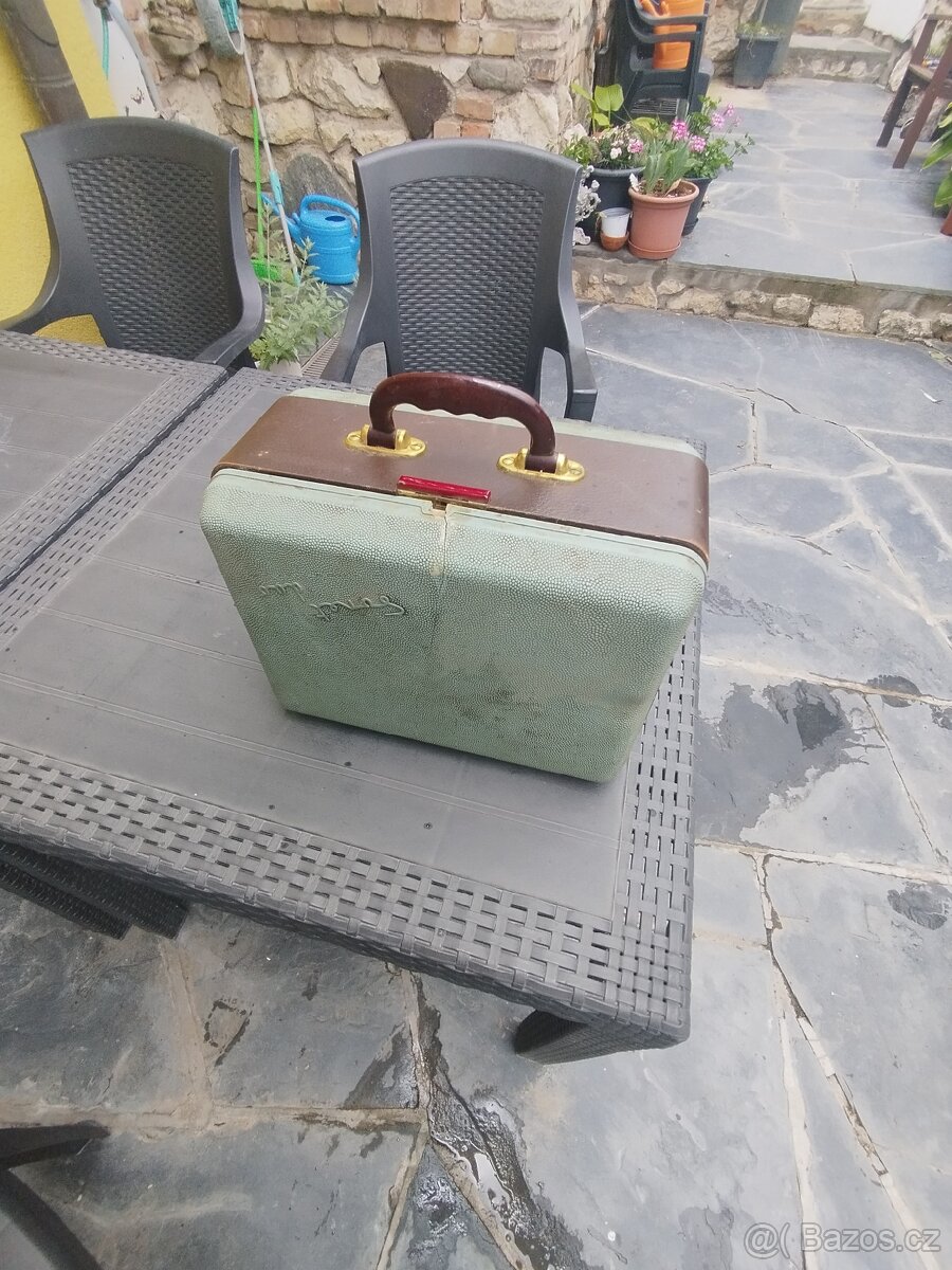 Retro kotoučový magnetofon