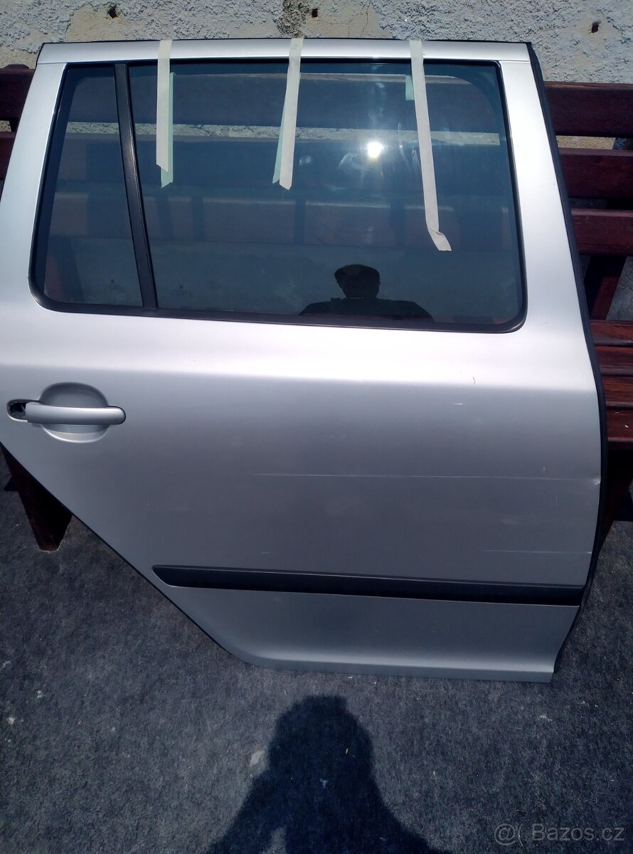 Octavia 2 combi zadní pravé dveře 9156