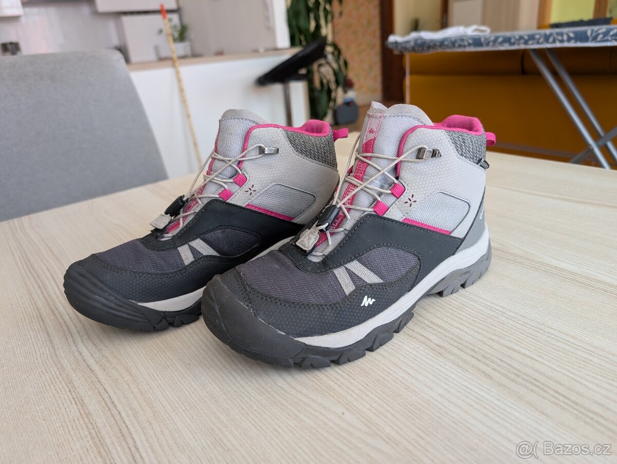 Dívčí/dámské turistické boty Quechua vel. 37