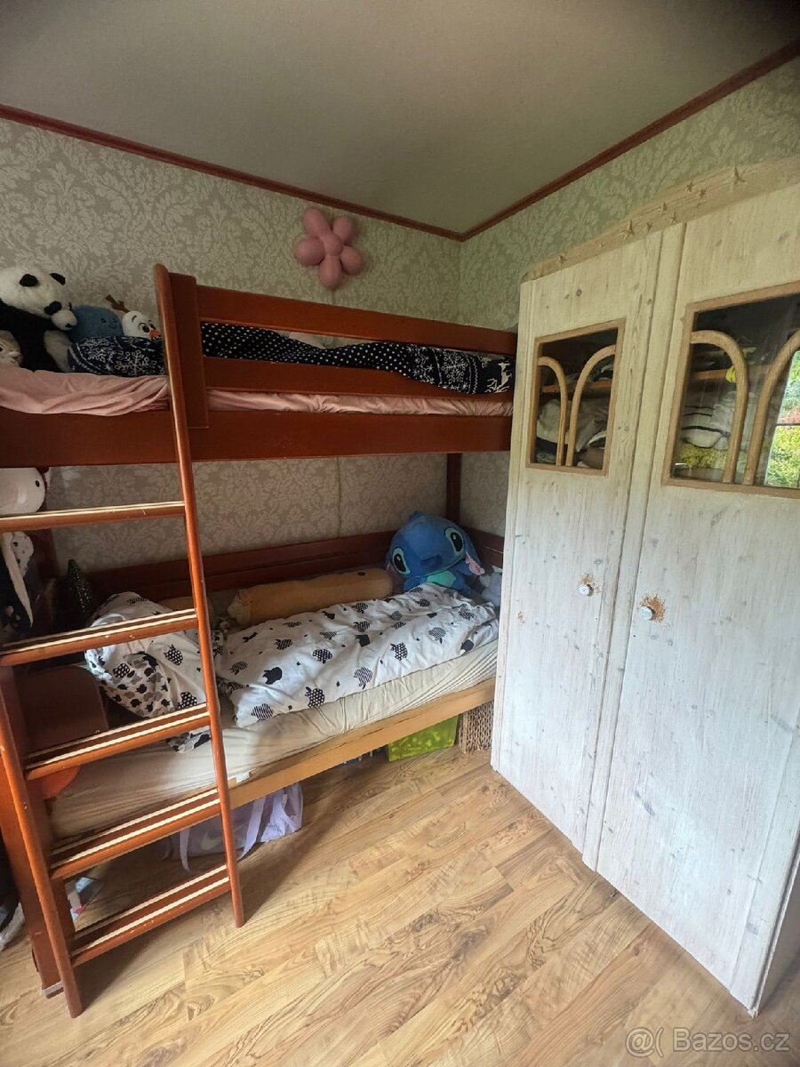 Dětská patrová postel z masivu.
