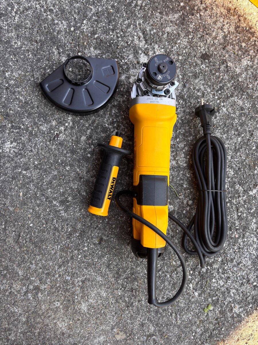 Úhlová bruska Dewalt DWE4257
