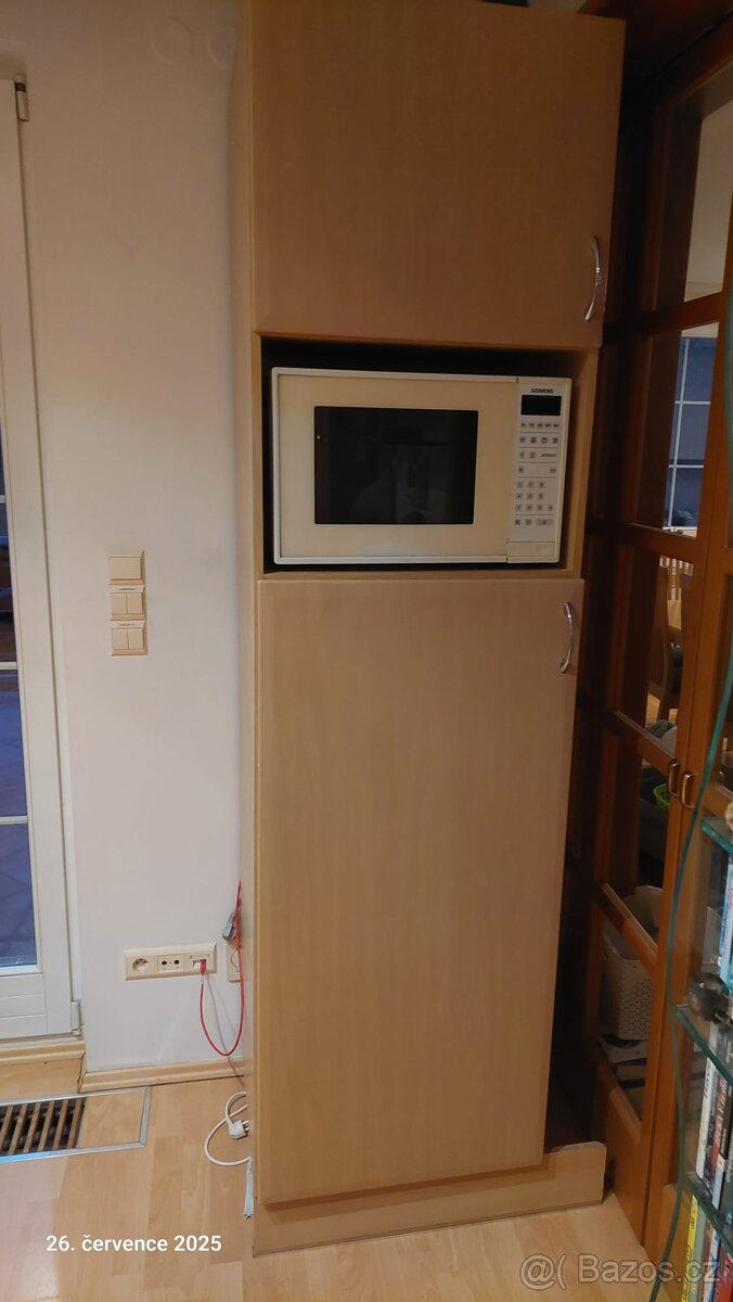 Vestavná lednice + MW trouba, včetně skříně