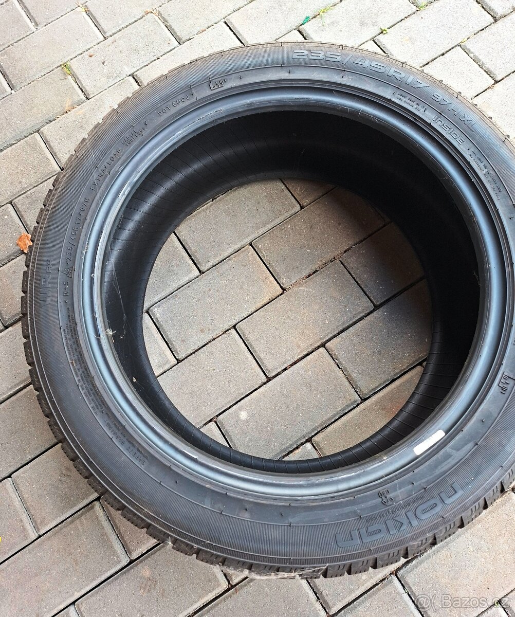 Zimní Nokian 235/45R17 9HXL a Fulda 245/45R18 100V