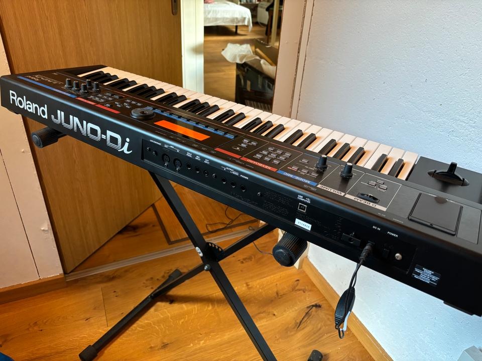 Roland Juno-Di syntetizátor nový