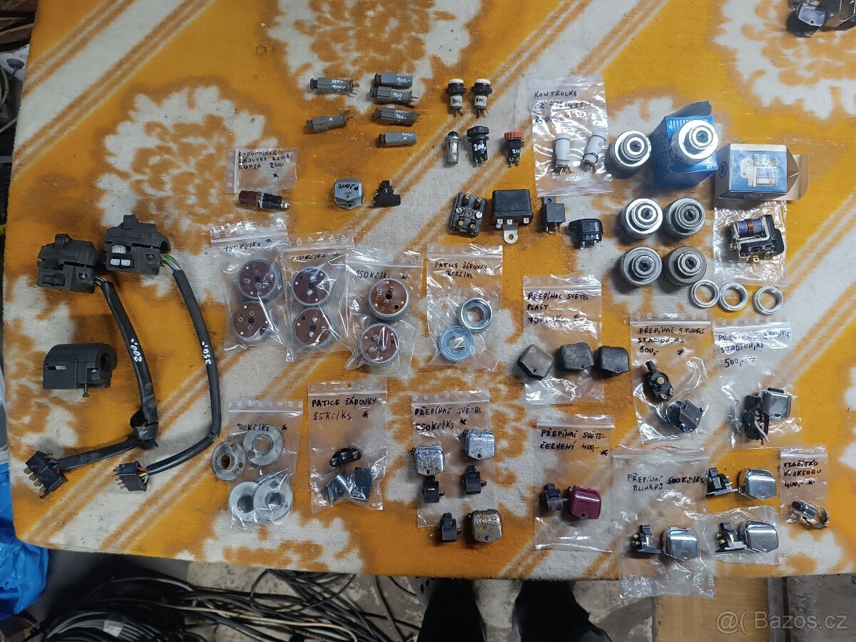 Přepínač svetel Jawa,patice,kontrolka,relátko,stadion