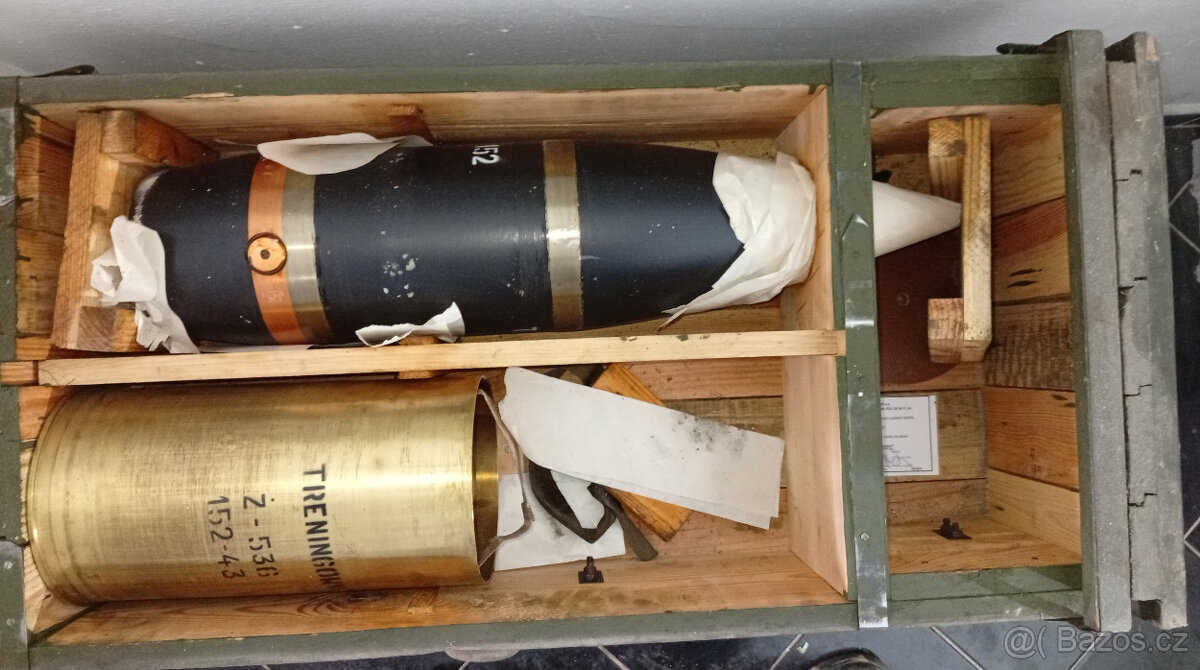 Znehodnocený dělostřelecký granát 152mm