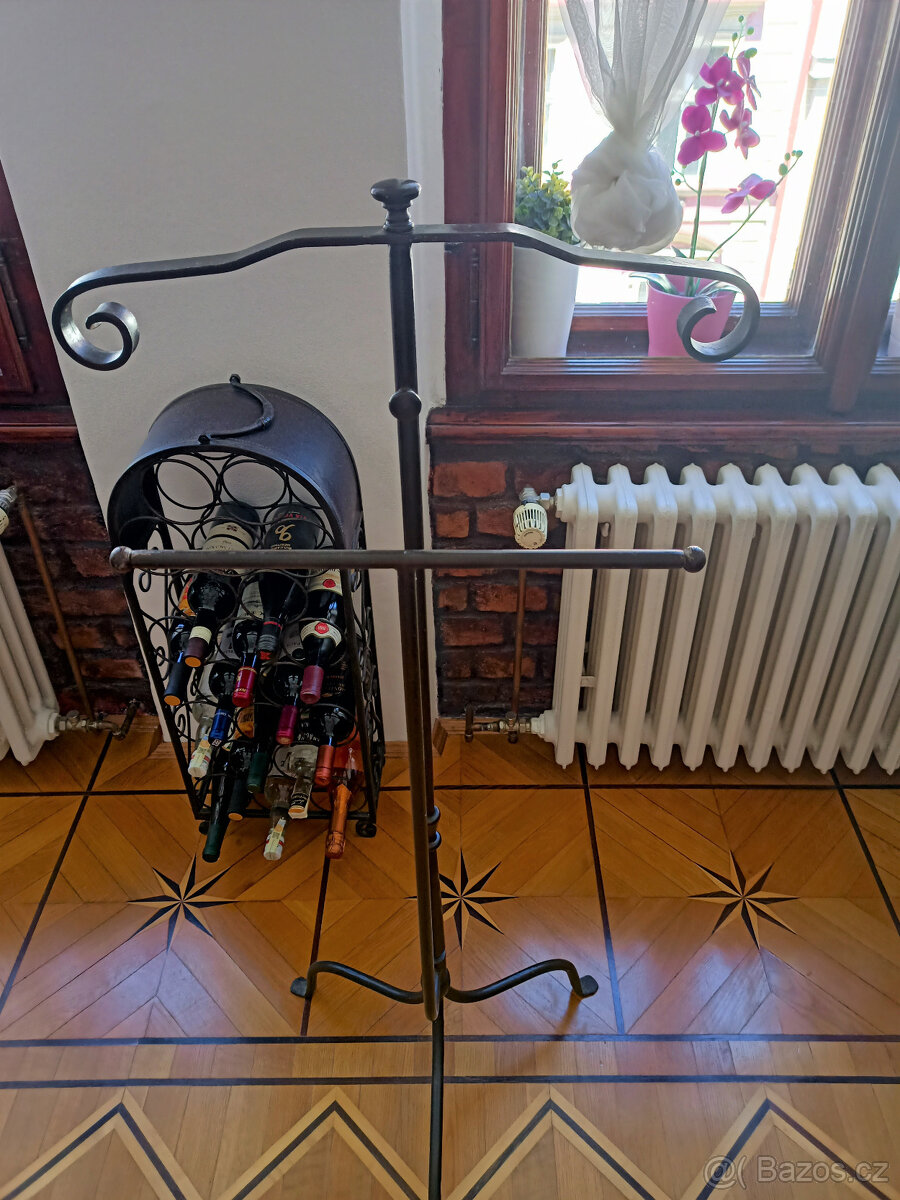 Ručně kovaný němý sluha