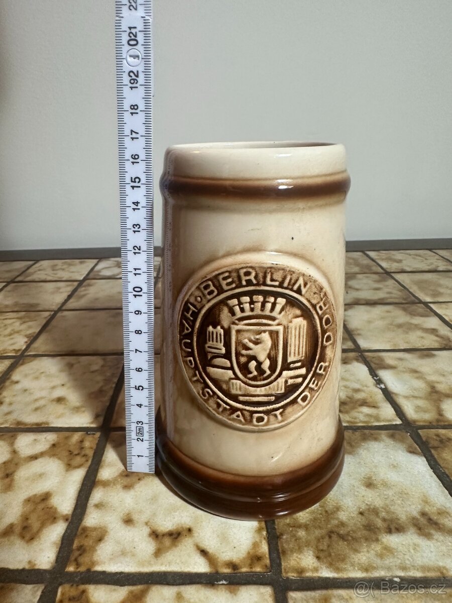 Keramický pivní korbel