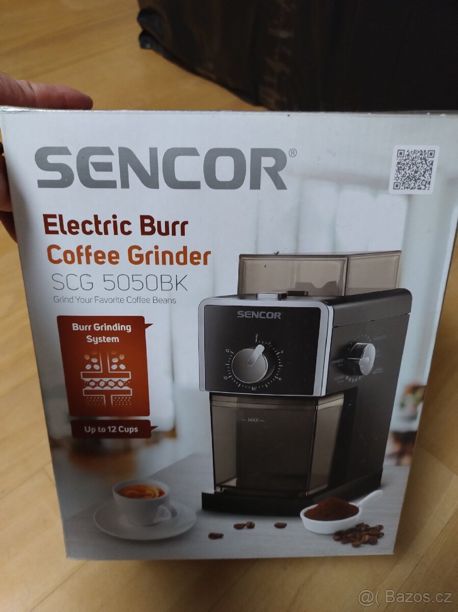 Elektrický mlýnek na kávu.