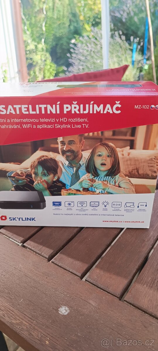 Satelitní přijímač