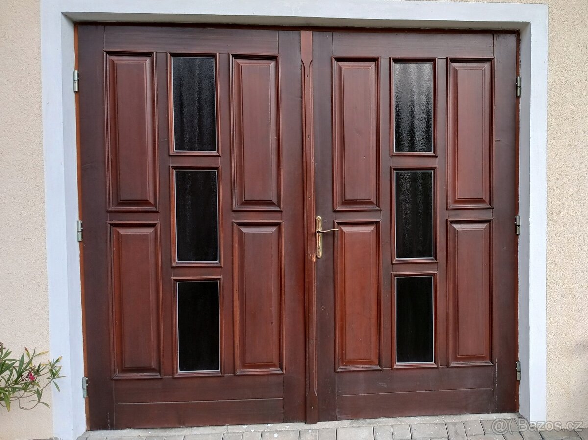 Garážová vrata masiv