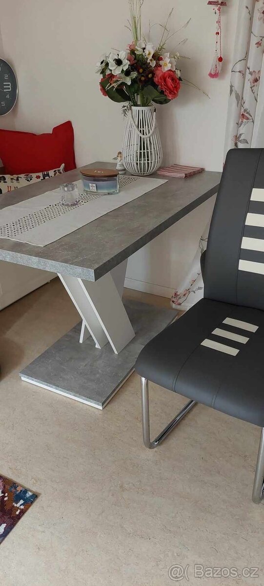 Jídelní stůl rozkládací Mobelix židle
