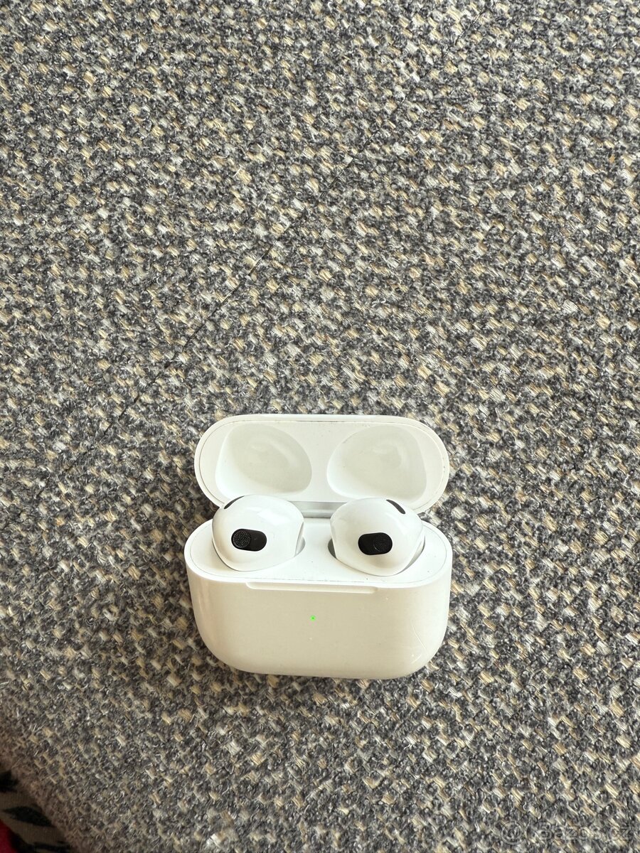 Sluchátka Apple AirPods 2021 s MagSafe