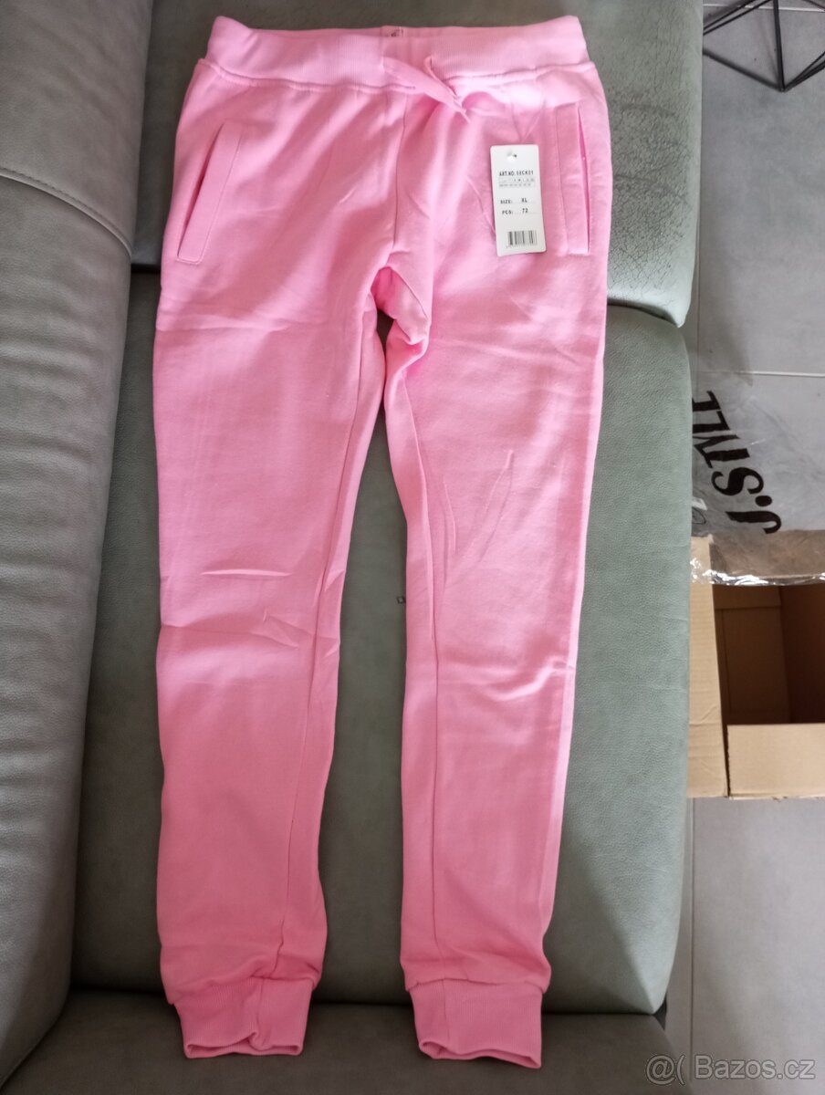 Nové růžové tepláky XL