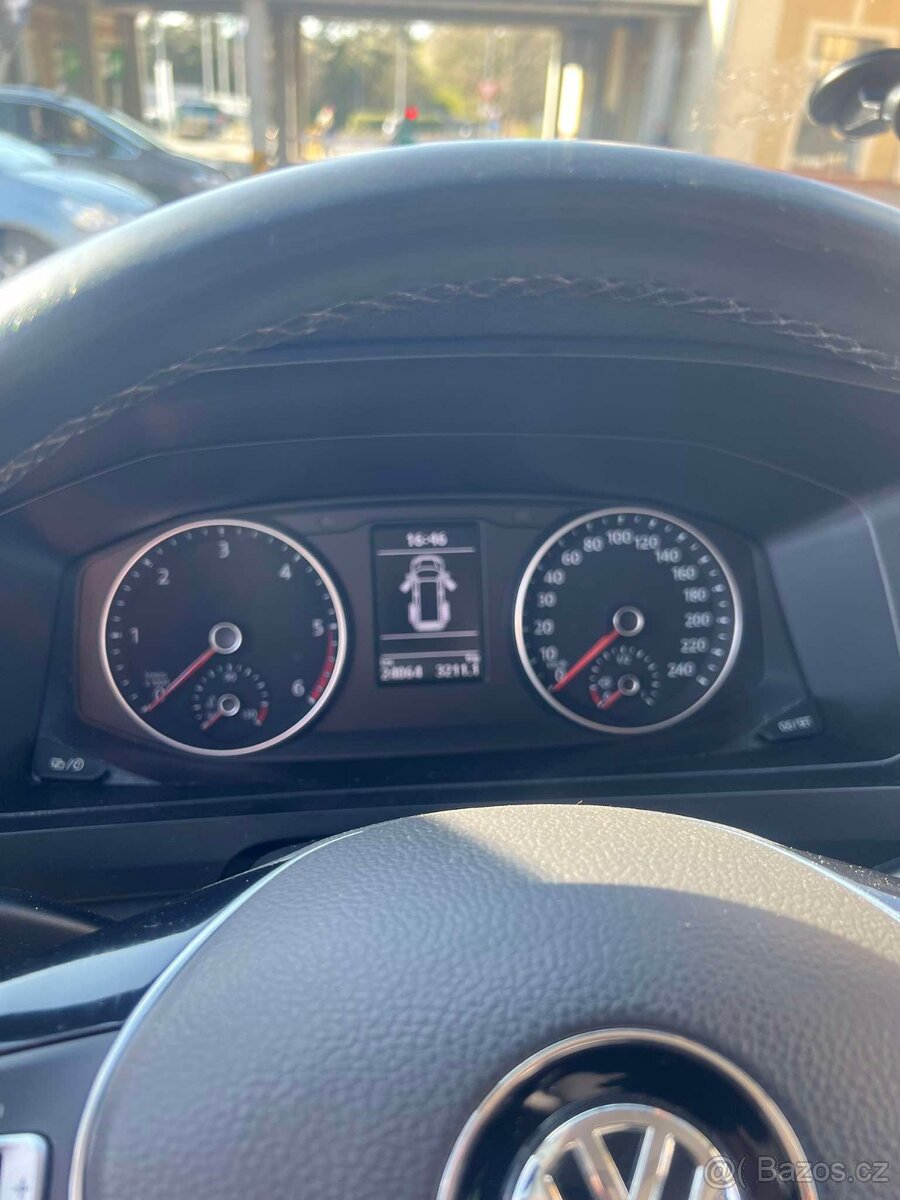 CARAVELLE T6 4X4  2.0 TDI 110kW Najeto 24500KM