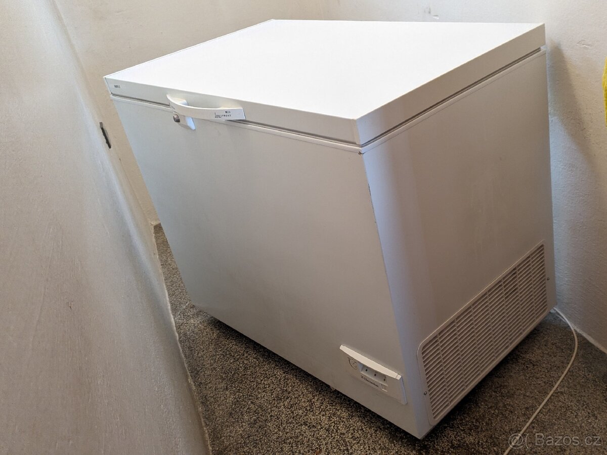 Pultový mrazák Electrolux 221l