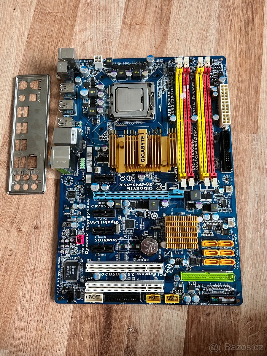 Gigabyte GA-EP43-DS3L s procesorem Intel