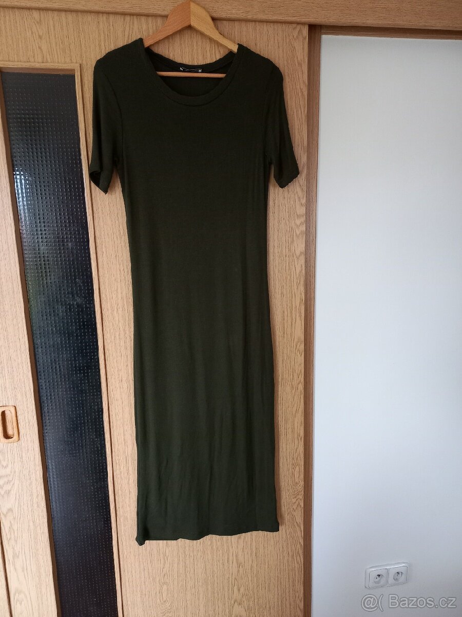 Khaki šaty