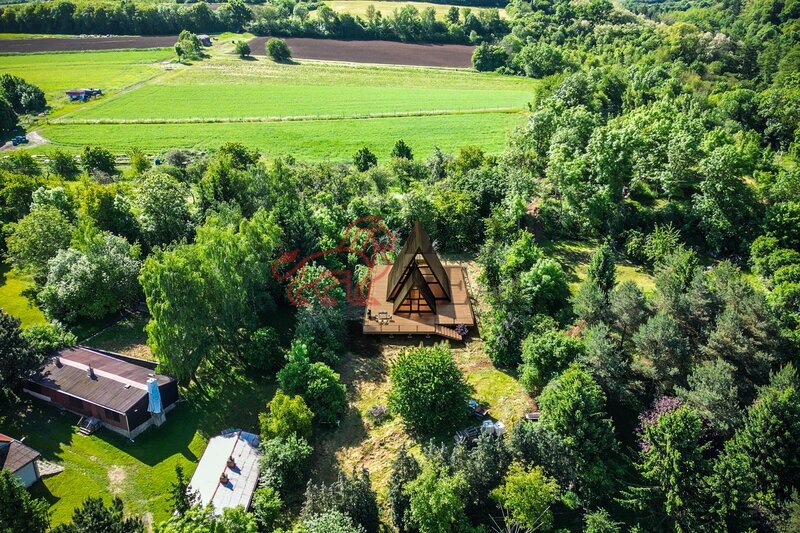 Prodej stavebního pozemku o velikosti 2005 m2