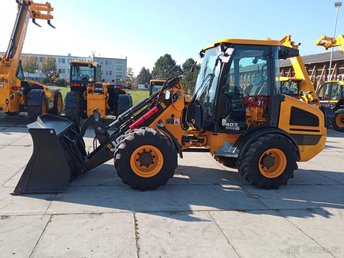 Kloubový nakladač JCB 407 AG