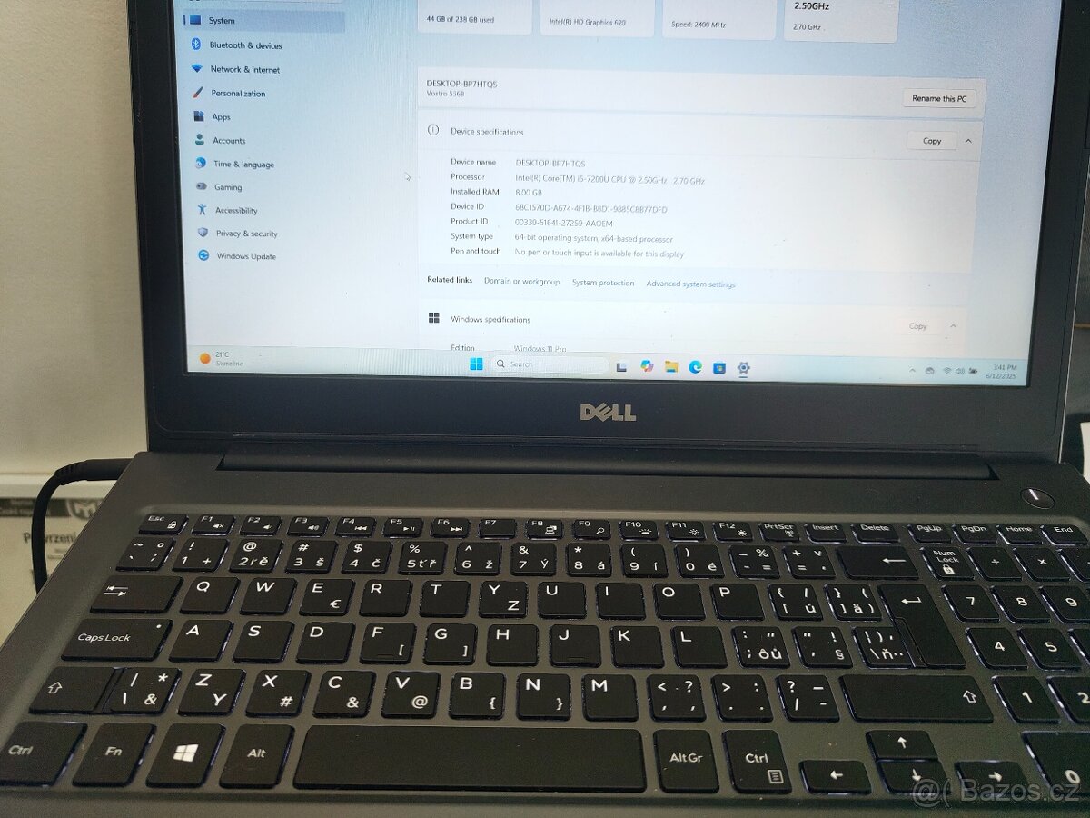 Dell Vostro 15 i5-7200U, 8 GB RAM, kovové šasi / podsvícena