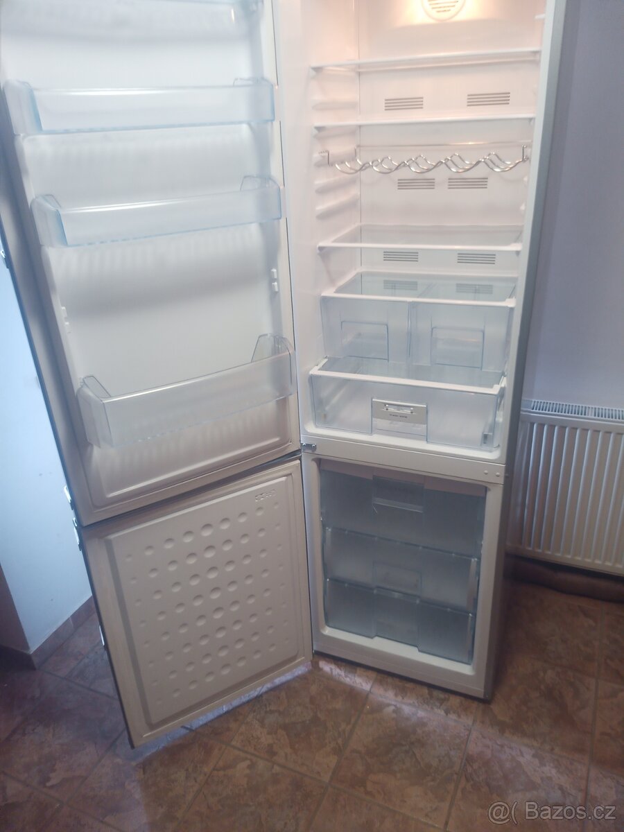 Lednice s mrazákem