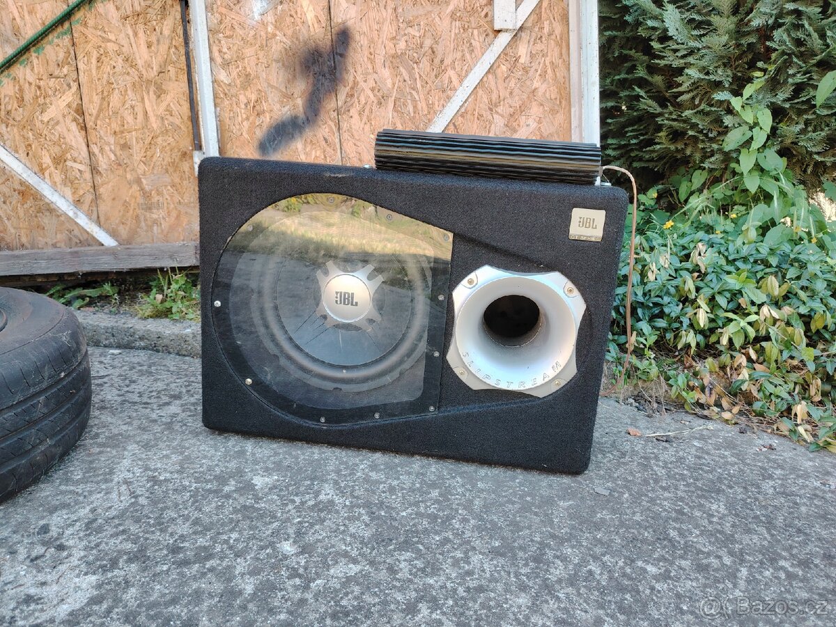 Subwoofer v boxu JBL GT5-1204BP