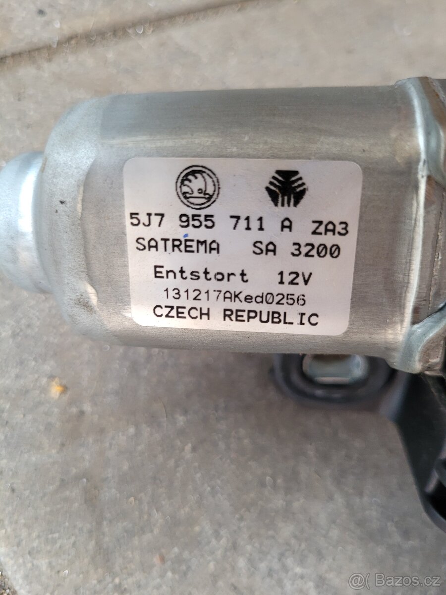 Motor zadního stěrače