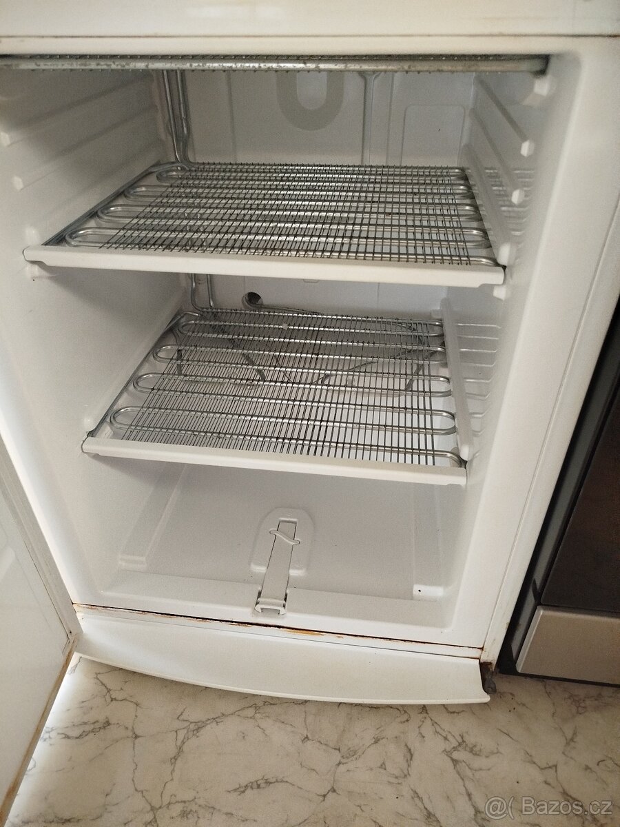 Lednice s mrazákem elektrolux