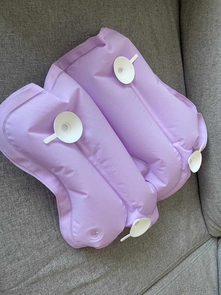 Nafukovací polštářek do vany