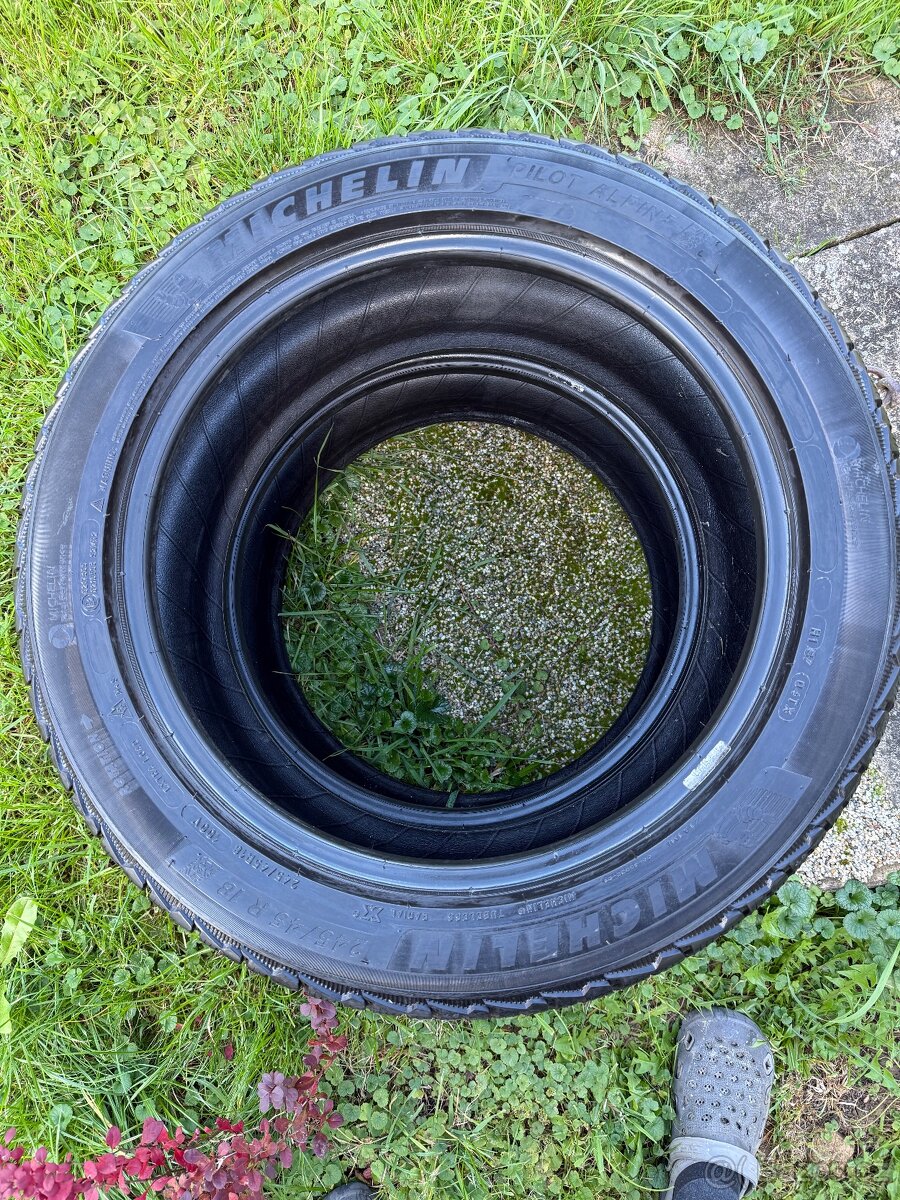 Zimní pneu Michelin Winter 245/45/18