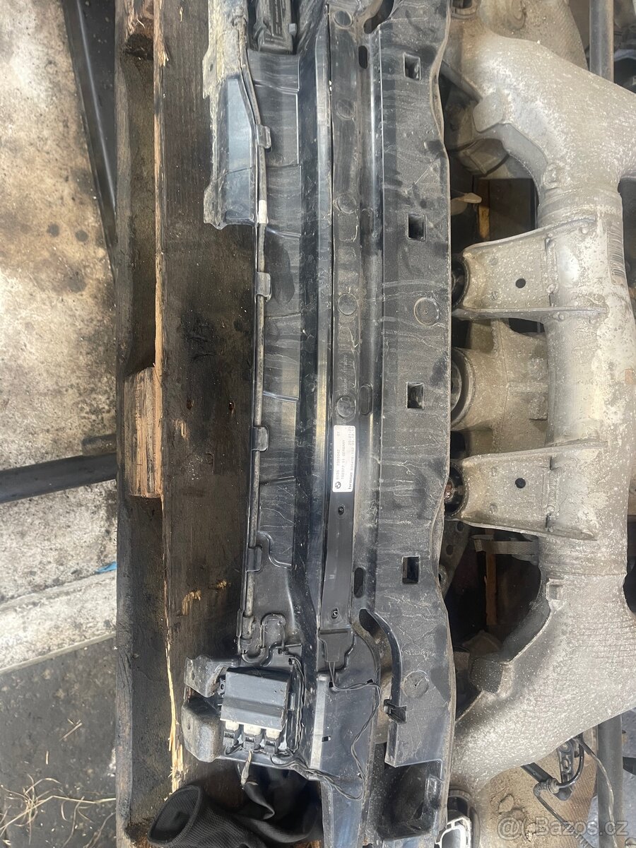BMW f10 pásek na otevírání kufru nohou