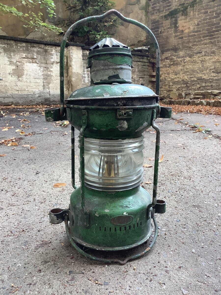 Starožitná námořní kotevní petrolejová lampa