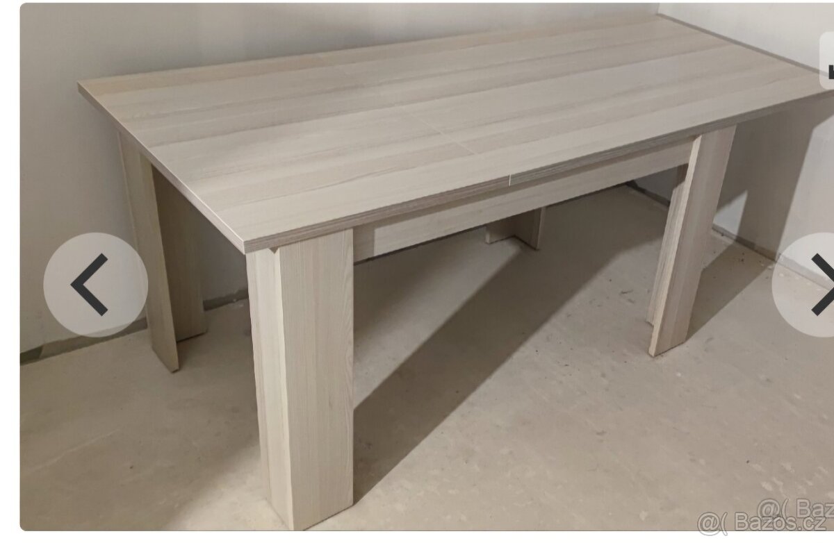 Krásný, kvalitní , rozkládací stůl