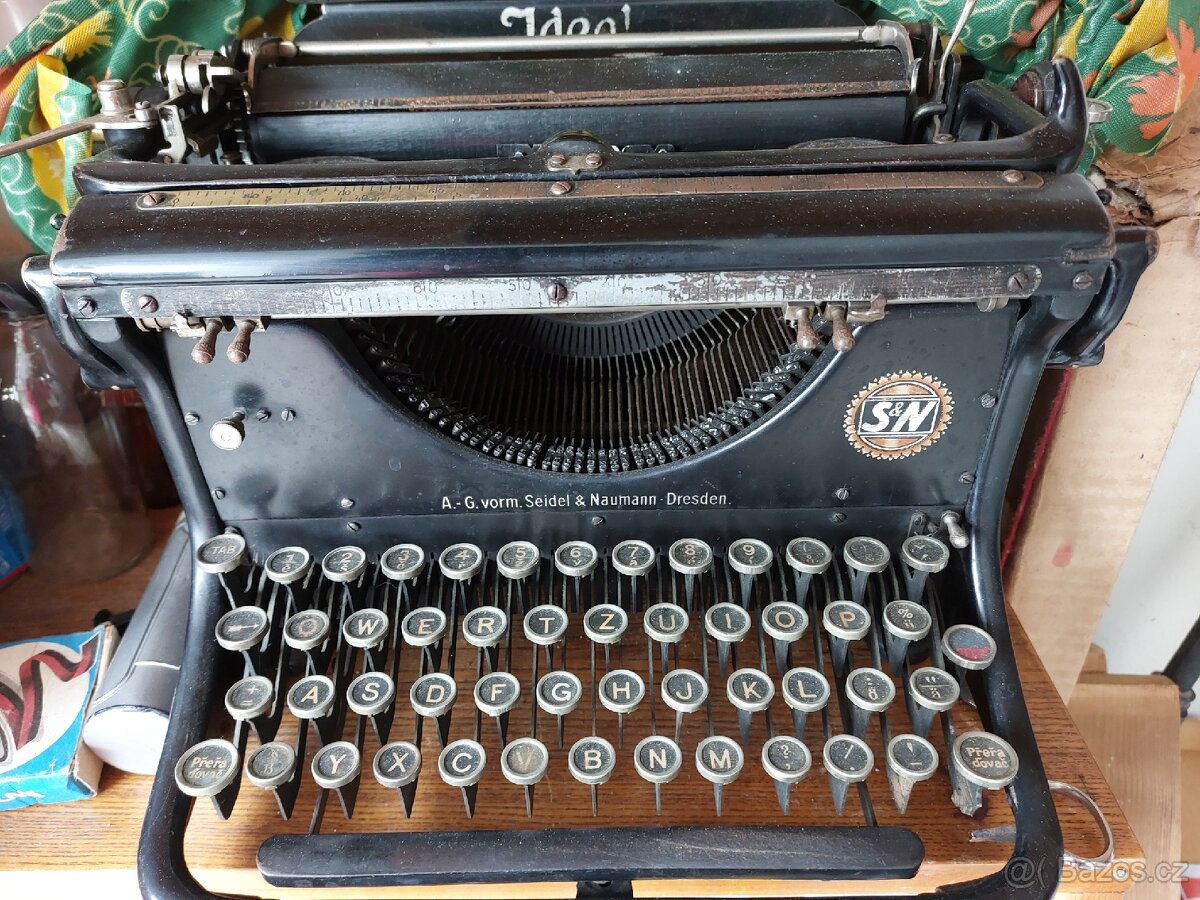 Historický psací stroj