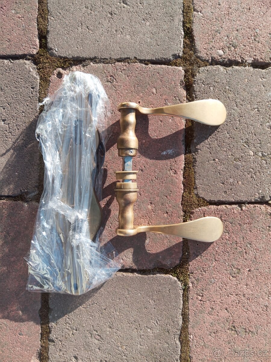 Mosazné kliky s kováním 4 sady