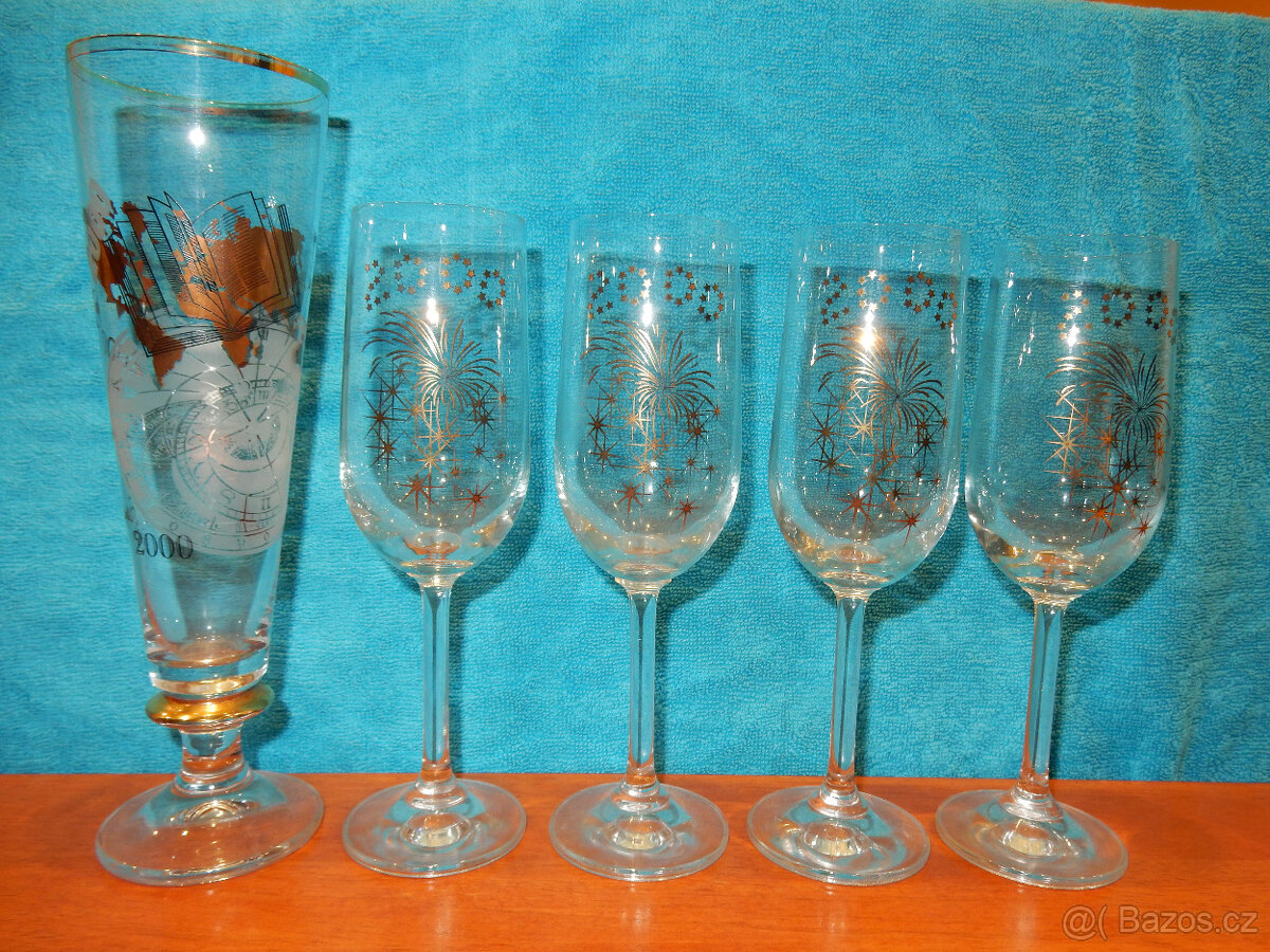 Prodám z pozustalosti ruzné sklenice,mísy atd..